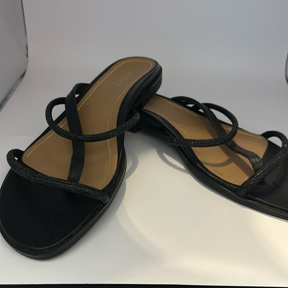 Women’s black leather size 10 Vionic dress flats